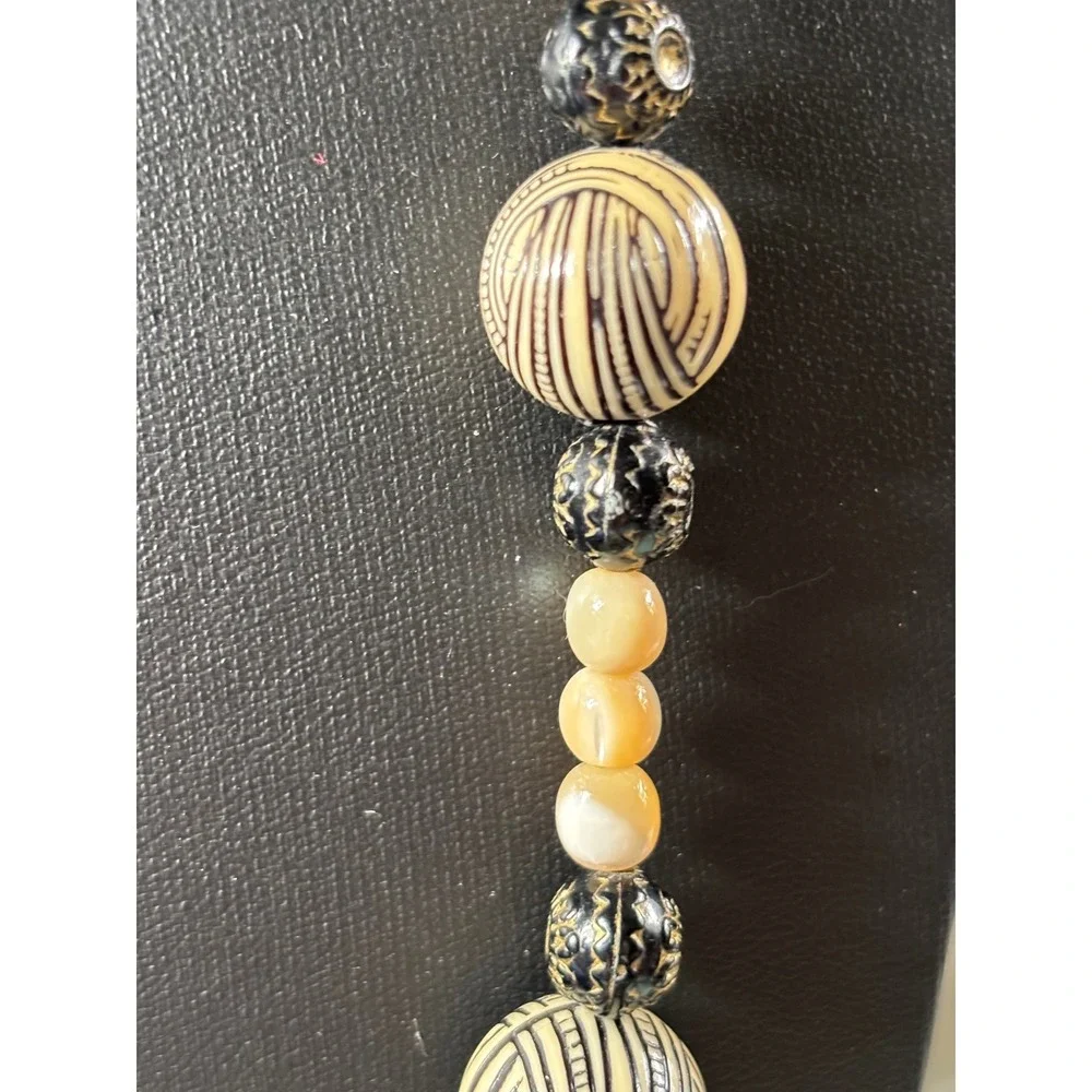Vintage Boho Carved Geometric Bead‎ & Shell Strand Necklace Cream Black Tan
